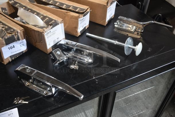 4 BRAND NEW SCRATCH AND DENT! Items Including Kason® 58 Radial Latch Body (Light Spring, Polished Chrome) 507058CL5020, Kason® 77 SafeGuard® Rolling Radial Latch (Cylinder Locking, Heavy Spring, -1/8" to 1/4" Offset) 50777CH0004C, Kason® 10481B00600 10 1/4" Steel Walk-In Cooler Safety Release Handle with Plastic Glow Knob AP221544, Kason® 172 Magnetic Mechanical Latch (Offset Handle, No Lock) 507172B00006. 4 Times Your Bid! - Image 1 of 7