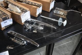 4 BRAND NEW SCRATCH AND DENT! Items Including Kason® 58 Radial Latch Body (Light Spring, Polished Chrome) 507058CL5020, Kason® 77 SafeGuard® Rolling Radial Latch (Cylinder Locking, Heavy Spring, -1/8" to 1/4" Offset) 50777CH0004C, Kason® 10481B00600 10 1/4" Steel Walk-In Cooler Safety Release Handle with Plastic Glow Knob AP221544, Kason® 172 Magnetic Mechanical Latch (Offset Handle, No Lock) 507172B00006. 4 Times Your Bid!