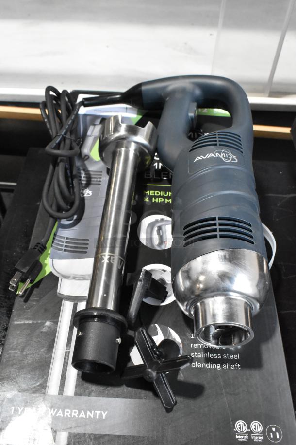 BRAND NEW SCRATCH AND DENT! 2023 AvaMix 928IBMD12 12" Medium-Duty Variable Speed Immersion Blender - 3/4 hp. 115 Volts, 1 Phase. - Image 5 of 11