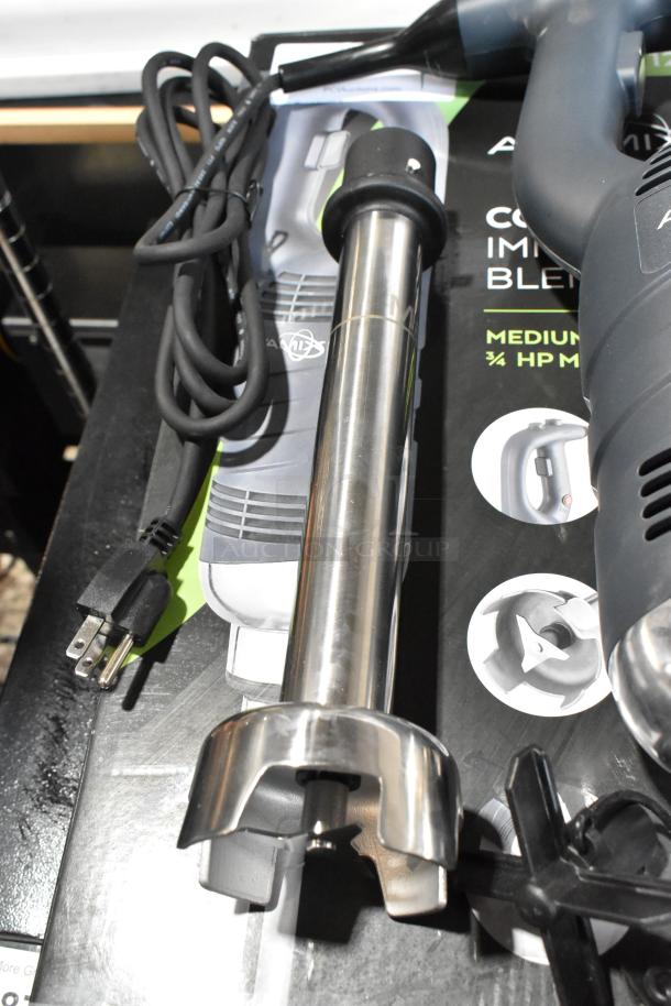 BRAND NEW SCRATCH AND DENT! 2023 AvaMix 928IBMD12 12" Medium-Duty Variable Speed Immersion Blender - 3/4 hp. 115 Volts, 1 Phase. - Image 7 of 11
