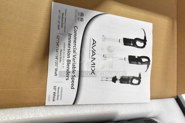 BRAND NEW SCRATCH AND DENT! 2023 AvaMix 928IBMD12 12" Medium-Duty Variable Speed Immersion Blender - 3/4 hp. 115 Volts, 1 Phase. - Image 4 of 5