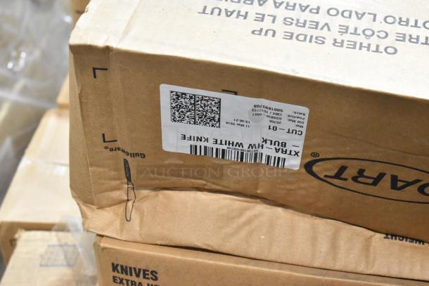 Box of Dart brand extra heavy duty knives, bulk packaging. Visible label with item code and barcode.