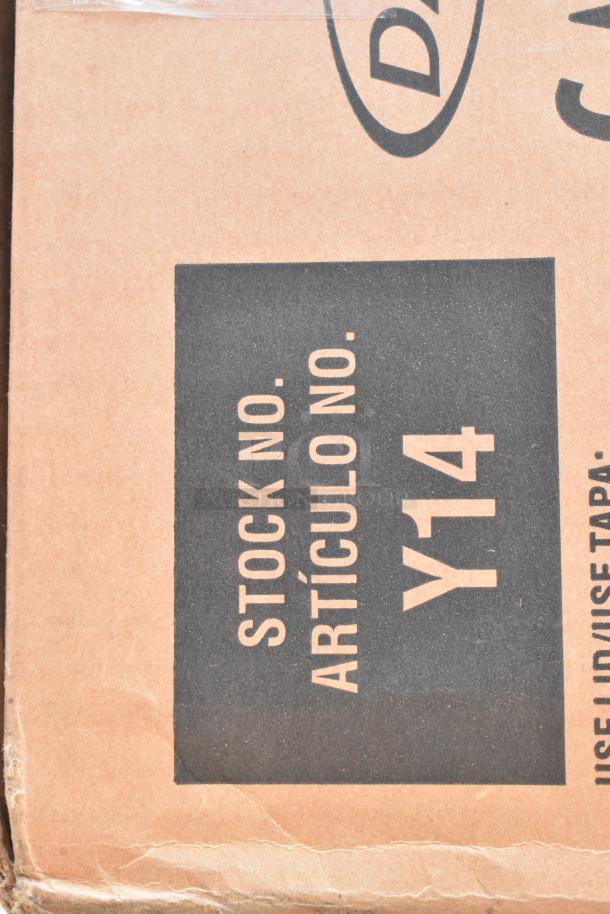 Cardboard box with stock number label "Y14" and Spanish text "ARTÍCULO NO." indicating item classification. Edges show slight wear.
