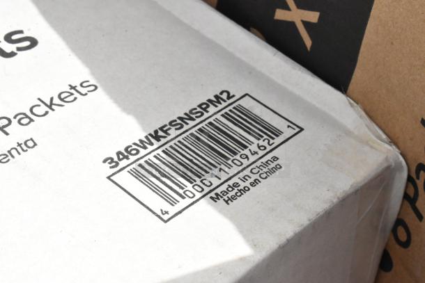 White box with barcode labeled "346WKFSNSPM2," marked "Made in China," indicating origin.