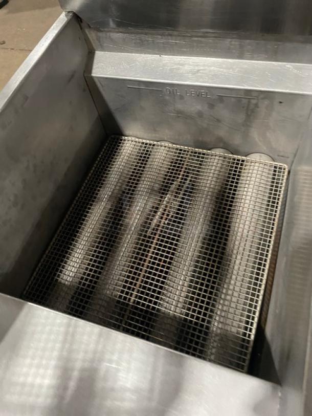 Industrial fryer with metal grate insert, showing "Oil Level" marking. Stainless steel, good condition, ideal for commercial use.
