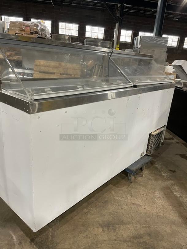 Master-Bilt Commercial White Homemade Style Ice Cream/Frozen Yogurt Dipping Cabinet! With Serve Over Sneeze Guard! With Lift Up Rear Access! With Poly Coated Wire Rack! - Image 4 of 7
