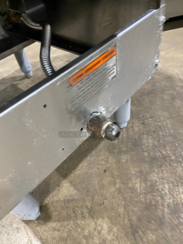 Pitco Commercial Stainless Steel Natural Gas Powered Deep Fat Fryer! With Back Splash & Basket Hanger! With Fry Baskets! On Legs! - Image 9 of 9