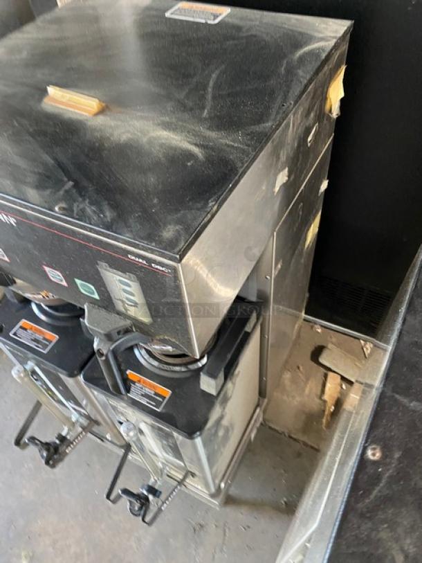 Bunn Dual DBC Series Commercial Stainless Steel Electric Powered Countertop Automatic Coffee Brewer! With Funnels & Bunn Soft Heat Series Portable Servers! Model: DUAL SH DBC SN: DUAL133827! 120/208-240V 1 Phase! On Legs! - Image 2 of 8