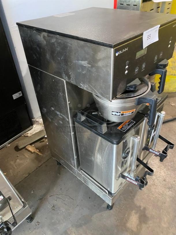 Bunn Soft Heat Series Commercial Stainless Steel Electric Powered Countertop Automatic Coffee Brewer! With Funnels & Bunn Soft Heat Series Portable Servers! Model: DUAL SH DBC SN: DUAL210986! 120/208V 1 Phase! On Legs! - Image 3 of 8