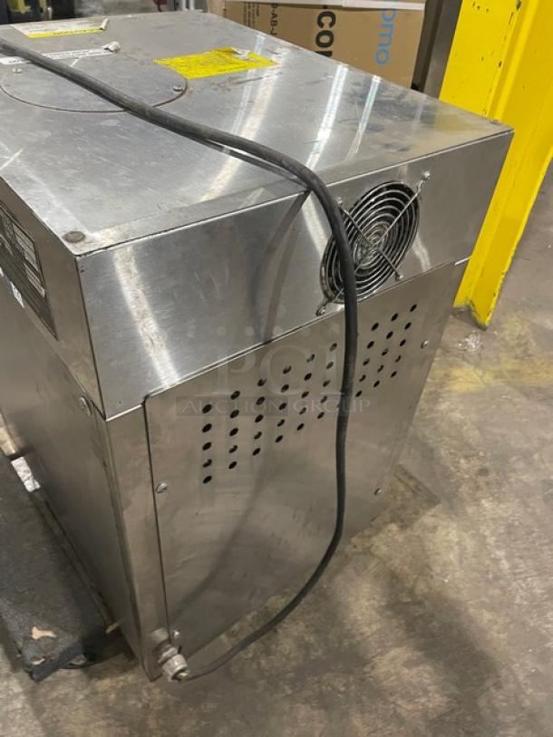 Thermodyne Commercial Stainless Steel Electric Powered Countertop Slow Cook/Hold Oven! With Ambered High Heat Food Containers! Model: 300NDNL SN: 4361! 120V 1 Phase! - Image 4 of 9