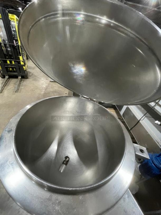 Groen AH140 steam jacketed kettle, stainless steel, natural gas, 40 lb capacity, stationary, on legs, open lid view.