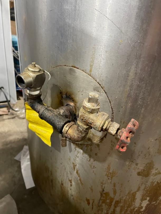 Groen AH/1-40 steam jacketed kettle, stainless steel, rust visible, natural gas powered, on legs, with pipes and valves.
