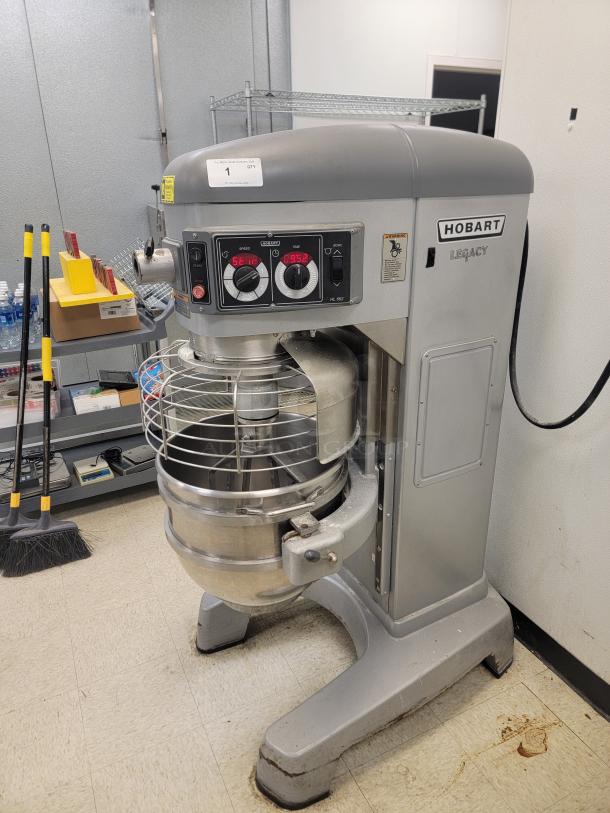 Unlock Peak Performance with this HOBART LEGACY HL662-1STD 60 Quart Planetary Floor Mixer!
In the fast-paced world of commercial kitchens, efficiency and reliability are non-negotiable. The HOBART LEGACY HL662-1STD 60 Quart Planetary Floor Mixer isn't just a piece of equipment; it's the foundation for your kitchen's success, designed to deliver consistent, high-volume results every single day. *BUYER MUST REMOVE - NO SHIPPING OR HANDLING AVAILABLE* See video link in description below 👇 - Image 2 of 6