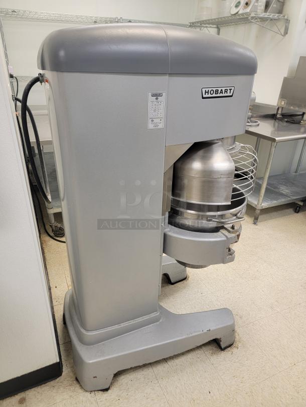 Unlock Peak Performance with this HOBART LEGACY HL662-1STD 60 Quart Planetary Floor Mixer!
In the fast-paced world of commercial kitchens, efficiency and reliability are non-negotiable. The HOBART LEGACY HL662-1STD 60 Quart Planetary Floor Mixer isn't just a piece of equipment; it's the foundation for your kitchen's success, designed to deliver consistent, high-volume results every single day. *BUYER MUST REMOVE - NO SHIPPING OR HANDLING AVAILABLE* See video link in description below 👇 - Image 5 of 6