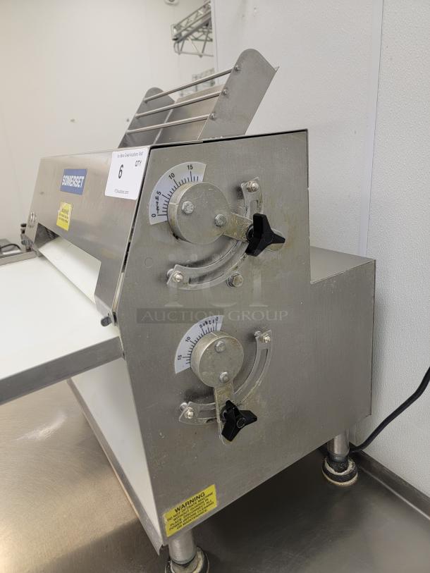 Somerset CDR-2000 20" Two Stage Dough Sheeter! Tired of inconsistent dough thickness and slow hand-rolling in your bakery or pizzeria? Revolutionize your dough production with this powerful Two Stage Dough Sheeter!
This commercial-grade sheeter is designed to make light work of even the toughest doughs, delivering perfectly uniform sheets every single time. *BUYER MUST REMOVE - NO SHIPPING OR HANDLING AVAILABLE* See video link in description below 👇 - Image 2 of 6