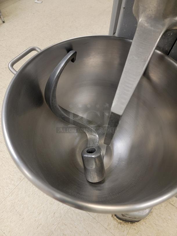 Unlock Peak Performance with this HOBART LEGACY HL662-1STD 60 Quart Planetary Floor Mixer!
In the fast-paced world of commercial kitchens, efficiency and reliability are non-negotiable. The HOBART LEGACY HL662-1STD 60 Quart Planetary Floor Mixer isn't just a piece of equipment; it's the foundation for your kitchen's success, designed to deliver consistent, high-volume results every single day. *BUYER MUST REMOVE - NO SHIPPING OR HANDLING AVAILABLE* See video link in description below 👇 - Image 4 of 6