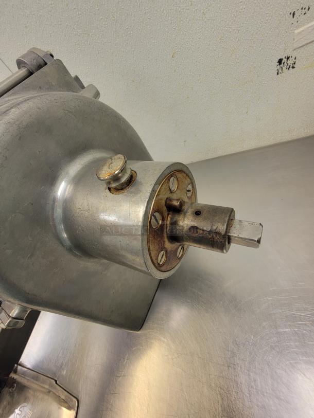 Hobart #22 Pelican Slicer Shredder Head Assembly - Boost Your Prep Efficiency! Upgrade your Hobart mixer's capabilities! We're offering a Hobart #22 Pelican Slicer Shredder Head Assembly, designed to attach to your Hobart mixer (or compatible power drive) to quickly slice and shred a wide variety of vegetables, cheeses, and more. This is an essential attachment for any commercial kitchen looking to streamline its prep work. *BUYER MUST REMOVE - NO SHIPPING OR HANDLING AVAILABLE* - Image 6 of 6