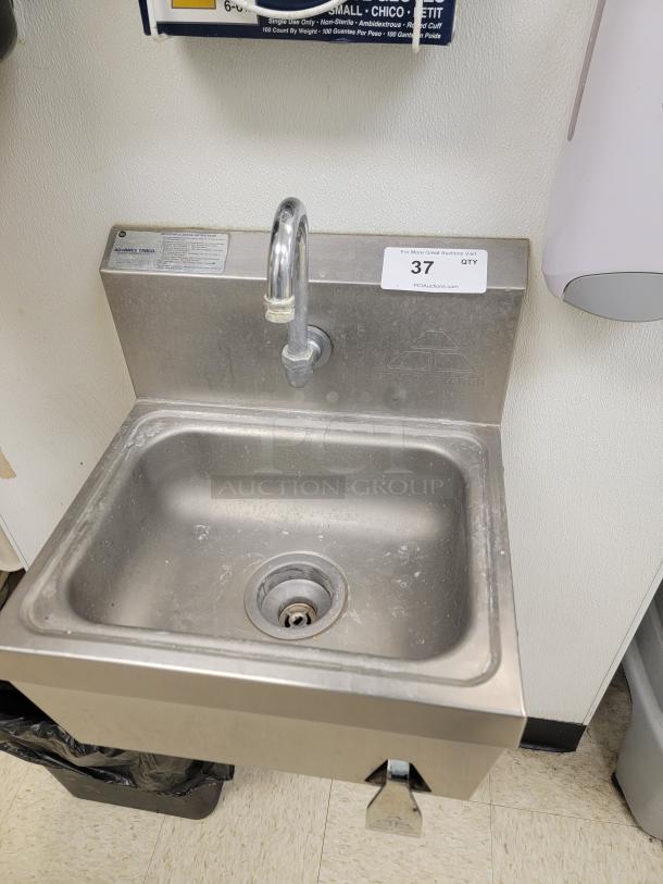 Advance Tabco 7-PS-30 Stainless Hands-Free Sink! Perfect way to Elevate your Hygiene Standards! *BUYER MUST REMOVE - NO SHIPPING OR HANDLING AVAILABLE* - Image 2 of 5