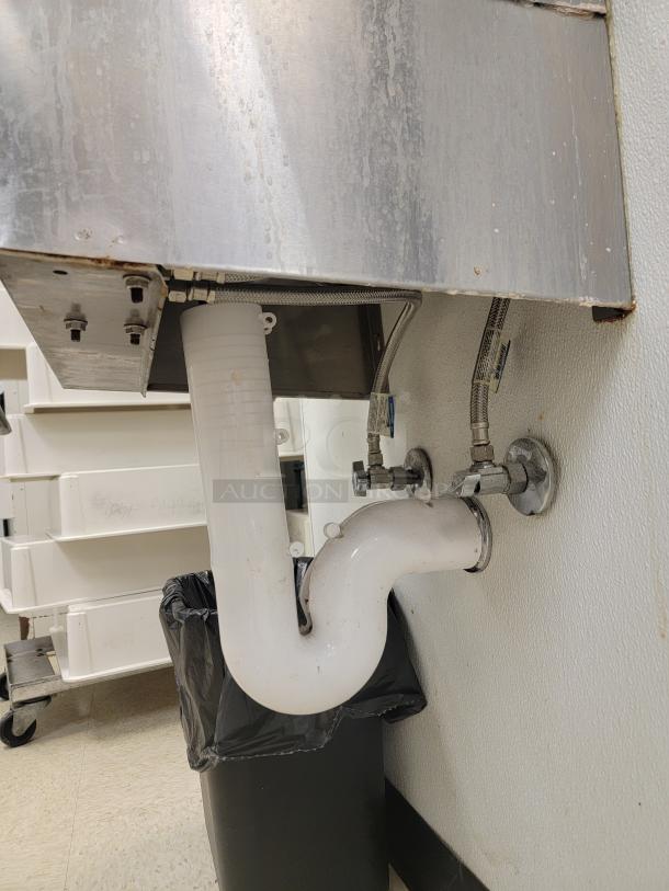 Advance Tabco 7-PS-30 Stainless Hands-Free Sink! Perfect way to Elevate your Hygiene Standards! *BUYER MUST REMOVE - NO SHIPPING OR HANDLING AVAILABLE* - Image 4 of 5
