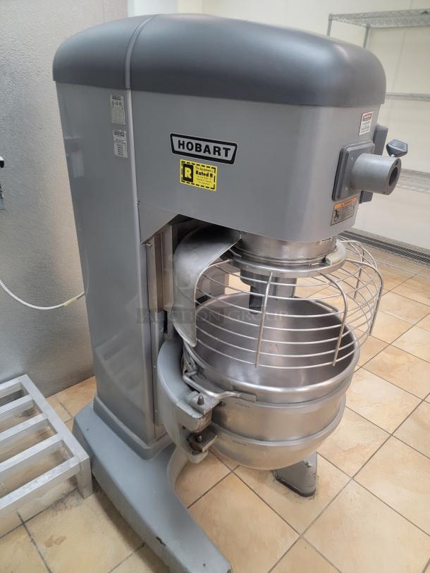 Unlock Peak Performance with this HOBART LEGACY HL662-1STD 60 Quart Planetary Floor Mixer!
In the fast-paced world of commercial kitchens, efficiency and reliability are non-negotiable. The HOBART LEGACY HL662-1STD 60 Quart Planetary Floor Mixer isn't just a piece of equipment; it's the foundation for your kitchen's success, designed to deliver consistent, high-volume results every single day. *BUYER MUST REMOVE - NO SHIPPING OR HANDLING AVAILABLE* See video link in description below 👇 - Image 3 of 4