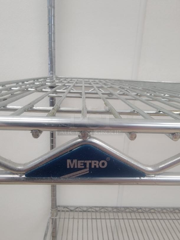 5' Metro Rack! Get organized – the ultimate solution for optimizing your storage space. This is ideal for restaurants, home kitchens, garages, pantries, or any place needing serious organization and immediate utility. *BUYER MUST REMOVE - NO SHIPPING OR HANDLING AVAILABLE* - Image 2 of 3