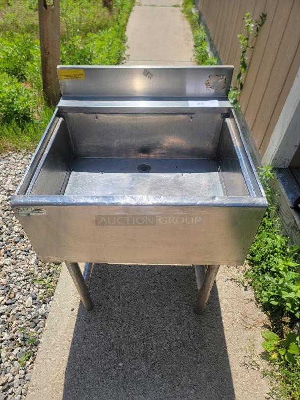 Stainless Steel Insulated Underbar Ice Bin - Perfect for Bars & Restaurants! Upgrade your bar setup with this essential stainless steel insulated underbar ice bin! Designed for efficiency and hygiene, this unit is perfect for any commercial establishment needing a reliable and convenient source of ice for beverages. - Image 1 of 5