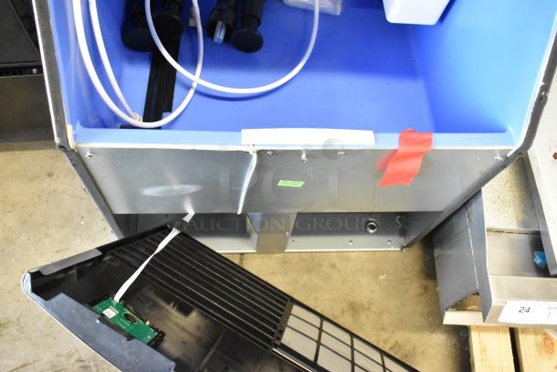 Avantco 194UCF280A ice machine, new scratch and dent condition. Stainless steel, 115V, 1 phase, 299 lb capacity.