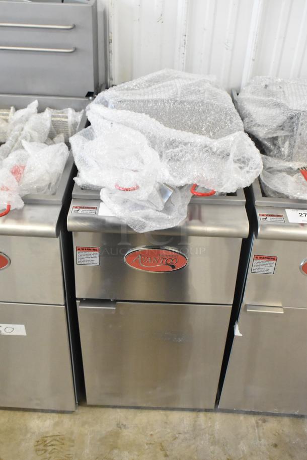 Brand new Avantco 177FF50L commercial propane fryer, 120,000 BTU, with 2 metal baskets. Scratch and dent.