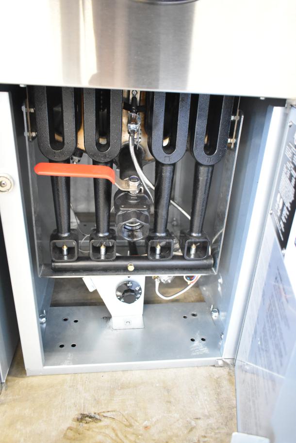 Brand new Avantco 177FF50L propane gas fryer, 120,000 BTU, with 2 metal fry baskets. Scratch and dent condition.