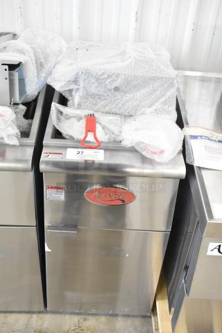 Brand new Avantco 177FF50L deep fat fryer, propane gas, 2 metal baskets, 120,000 BTU. Scratch and dent condition.