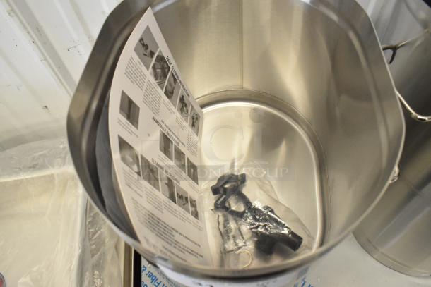 Bunn TDO-4 Iced Tea/Coffee Dispenser, brand new, with components and instructions inside. Minor scratches visible.