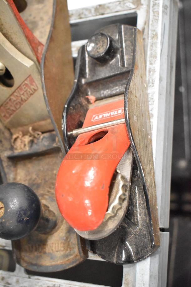Stanley hand plane with red lever, visible wear. Includes sharpening stones, probe kit LAE Control, Weller 8200N soldering gun.