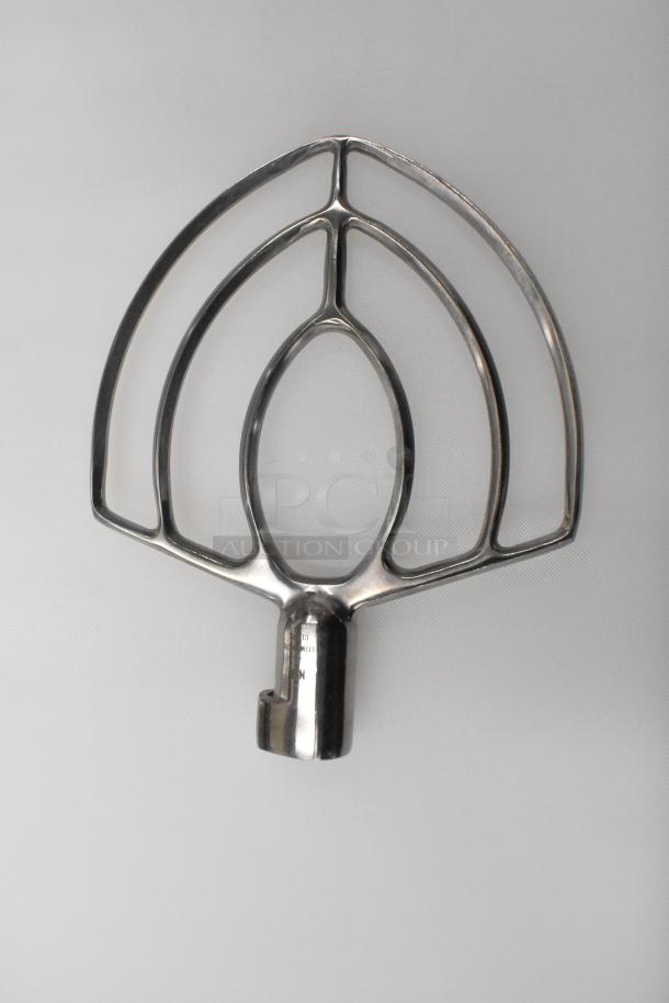 Metal paddle attachment for Avantco 177MIX8GY mixer, featuring a durable steel construction with a polished finish.