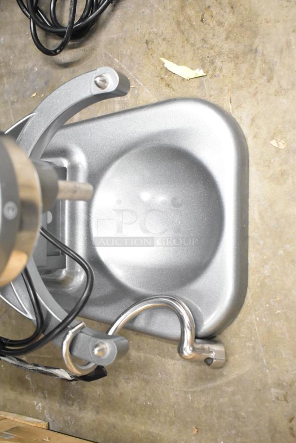 Brand new Avantco 177MIX8GY 8-quart planetary dough mixer with mixing bowl and attachments. Scratch and dent condition.