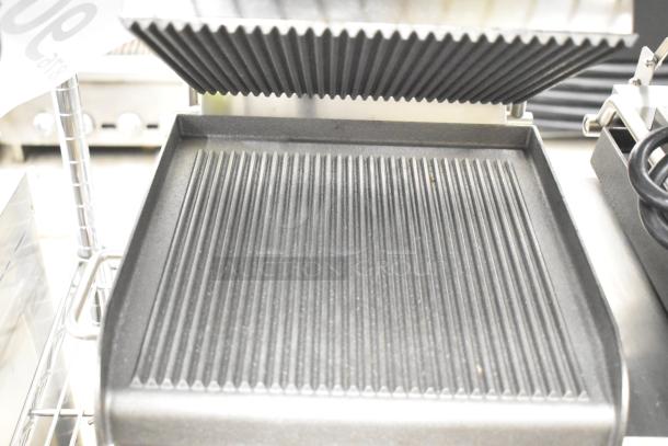Star Grill Express GX20IG-240V sandwich grill, grooved cast iron plates, dual 10"x10" surface, scratched, new condition.