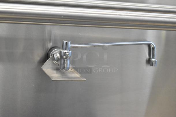 Town Y-1-SS-N single chamber gas wok range, 116,000 BTU, Cantonese chamber, scratch and dent, new condition.