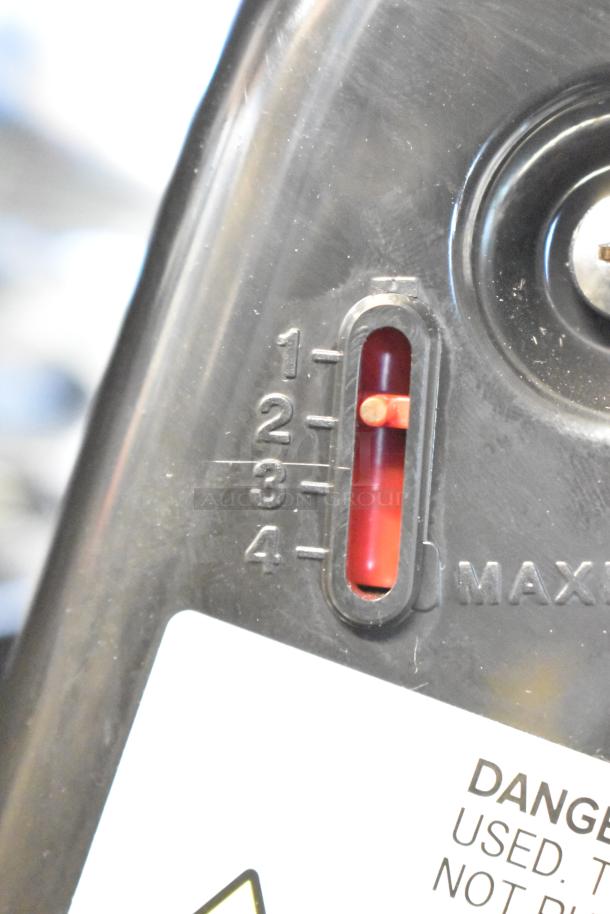 Sencotel Freazy 2 Slushie Machine, dial for settings 1-4. Power indicator, 115V, 1 Phase. New, scratch/dent condition.