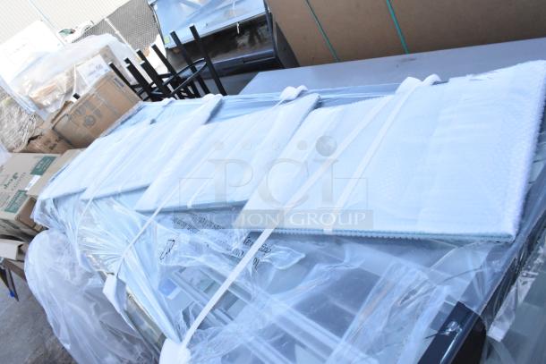 Avantco 193BC72HCB 72" curved glass refrigerated bakery display case, black, brand new, visible glass damage, 110-120V.