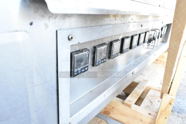 Custom Deli's DILW8CBSS metal merchandiser display case, control panel view, commercial use, 120/208 volts, 1 phase.