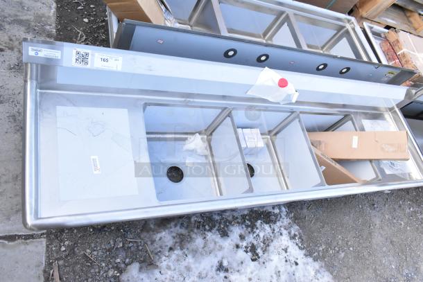 Steelton stainless steel 3-bay sink with dual drain boards. Scratch and dent condition, tags visible, model 522CS31818LR.