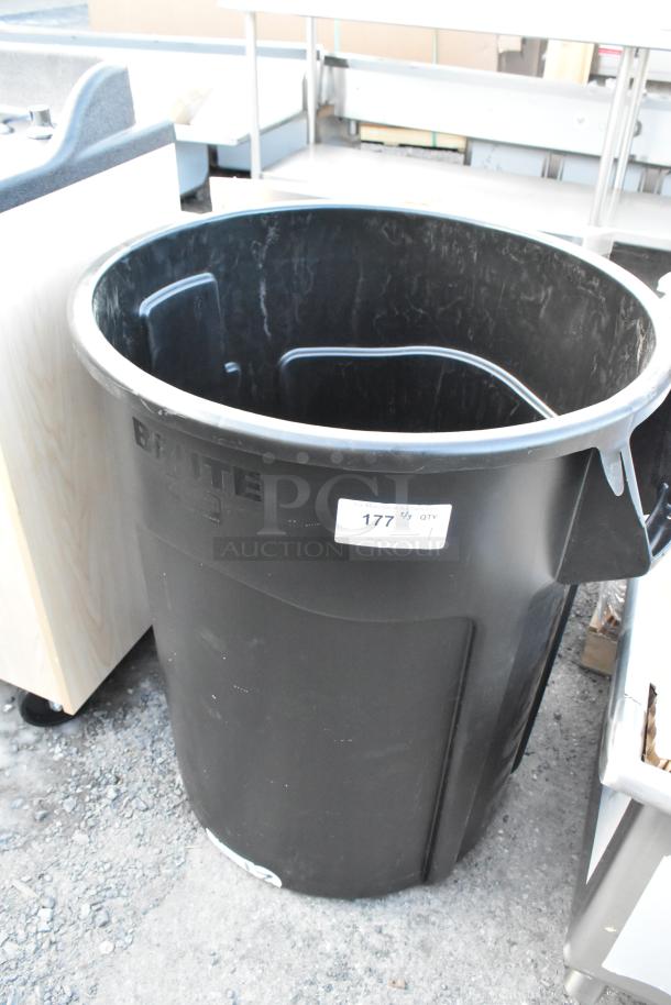 BRAND NEW Rubbermaid® 1779739 BRUTE 55 Gallon Black Trash Can, shows minor scratches. Label with "177 QTY 1."