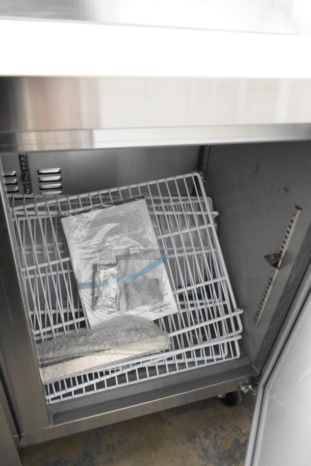 Mainstreet 829PT72 sandwich salad prep table, brand new with minor scratches. Includes manual and accessories. 115V, 1 phase.