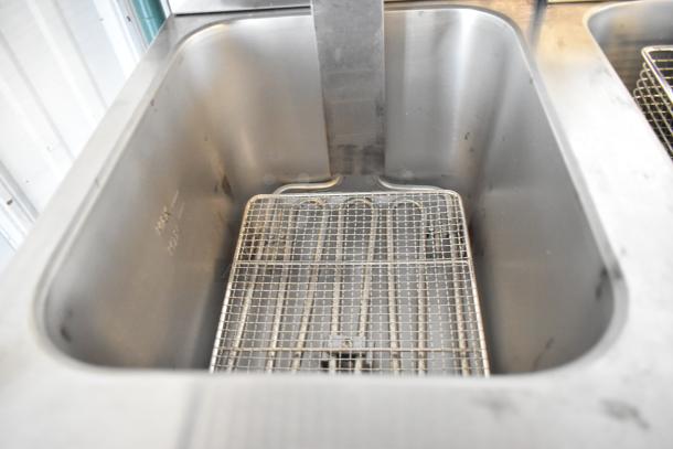 Brand new Avantco 177F202 dual tank electric fryer, 30 lb. capacity, includes 2 lids, 2 baskets. Scratch and dent condition.