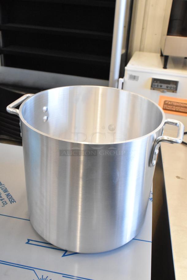 Brand new Choice 20 Qt. heavy weight aluminum stock pot. Scratch and dent condition, durable with riveted handles.