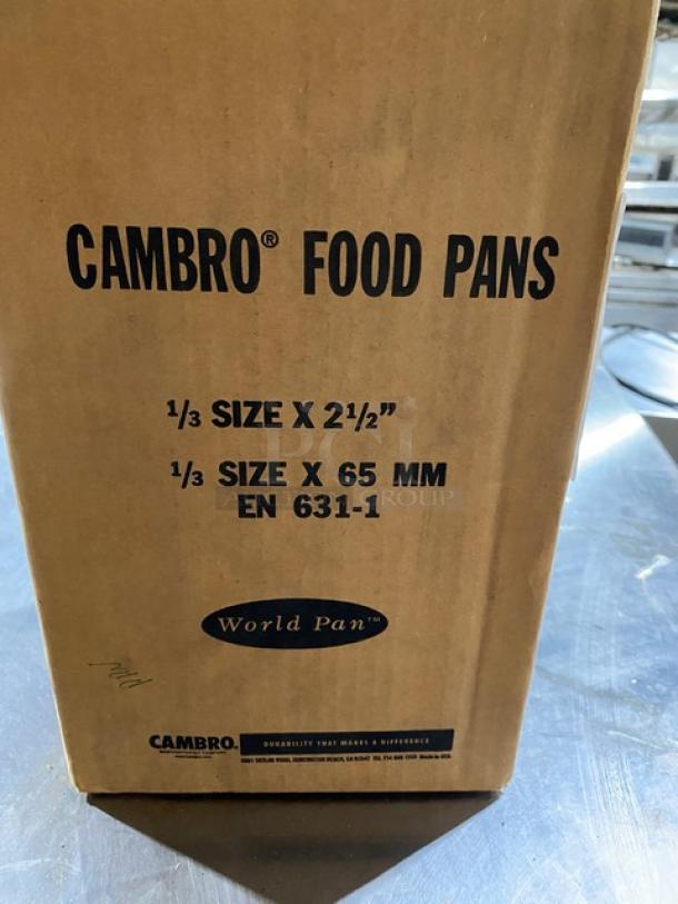 Cambro food pans box, 1/3 size x 2.5", World Pan series, EN 631-1. Box indicates durability.