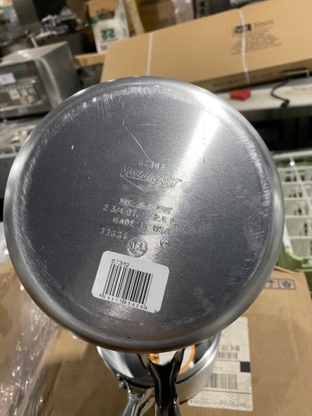 Vollrath stainless steel saucepan, 2.6L, model 67309, Made in USA, with barcode. Excellent condition, ideal for kitchens.