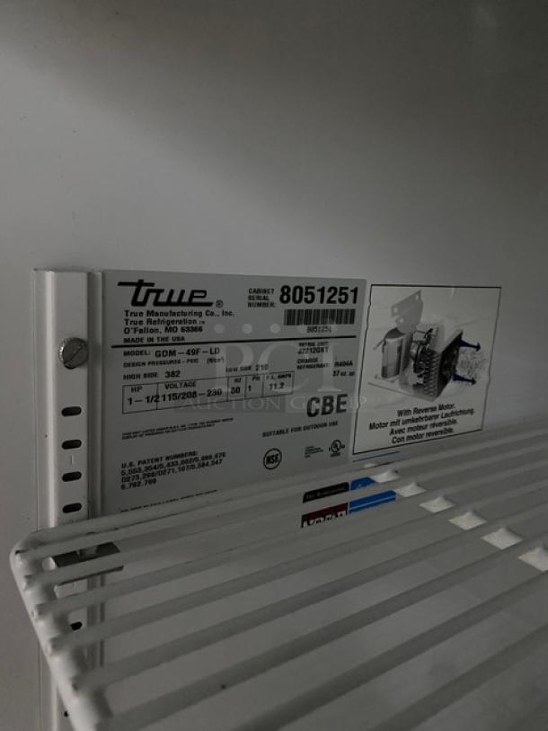 True refrigerator model GDM-49F-LD, serial 8051251, voltage details, NSF certified.