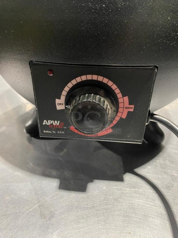 APW Wyott food warmer dial, black, adjustable with off and serve settings. Made in Dallas, TX, USA.