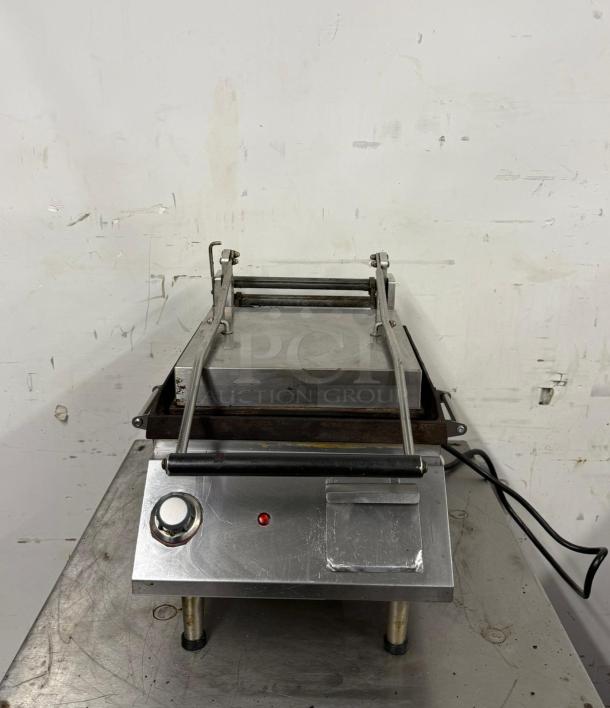 STAR Panini Grill. - Image 1 of 5
