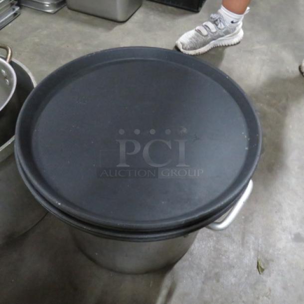 14-inch round black waitress tray, shown resting on a metal surface. Good condition, model 4XBID.